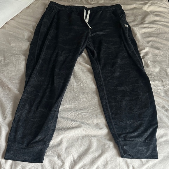 Vuori Pants - Vuori Black Charcoal Jogger Sweatpants